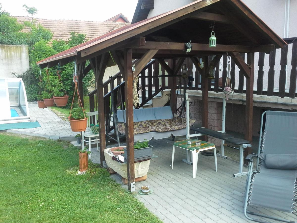 Utulny Privat Velky Meder Exterior foto