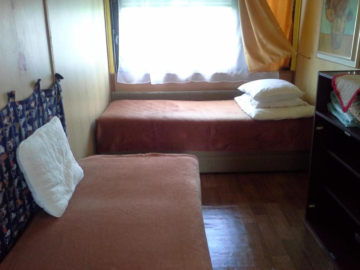 Utulny Privat Velky Meder Exterior foto