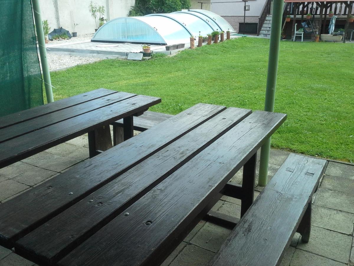 Utulny Privat Velky Meder Exterior foto