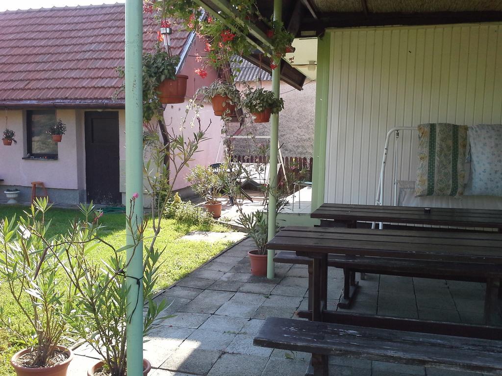Utulny Privat Velky Meder Exterior foto