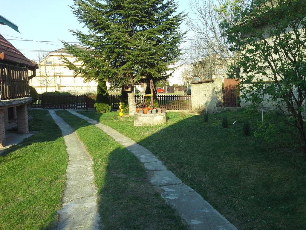 Utulny Privat Velky Meder Exterior foto