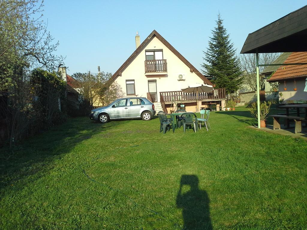 Utulny Privat Velky Meder Exterior foto