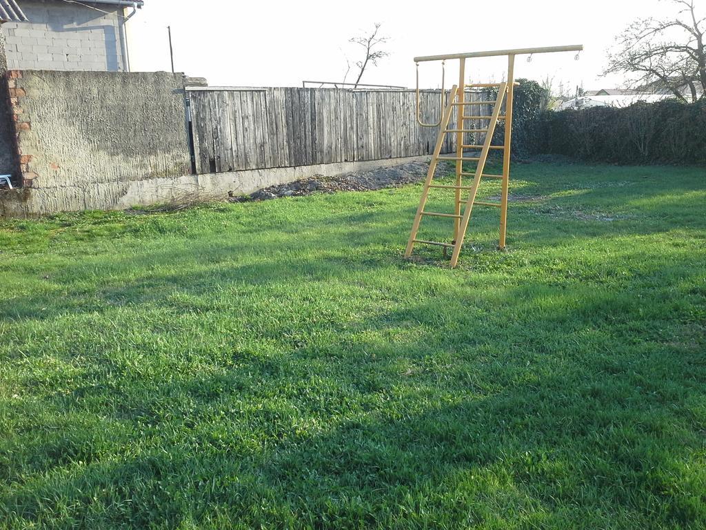 Utulny Privat Velky Meder Exterior foto