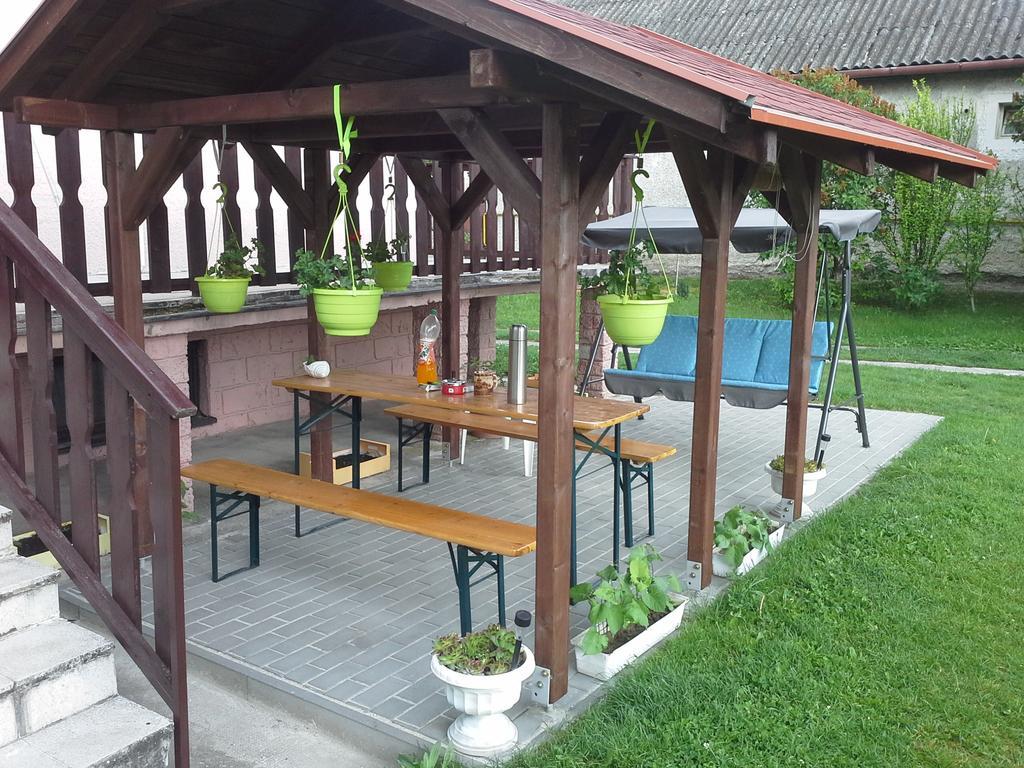 Utulny Privat Velky Meder Exterior foto