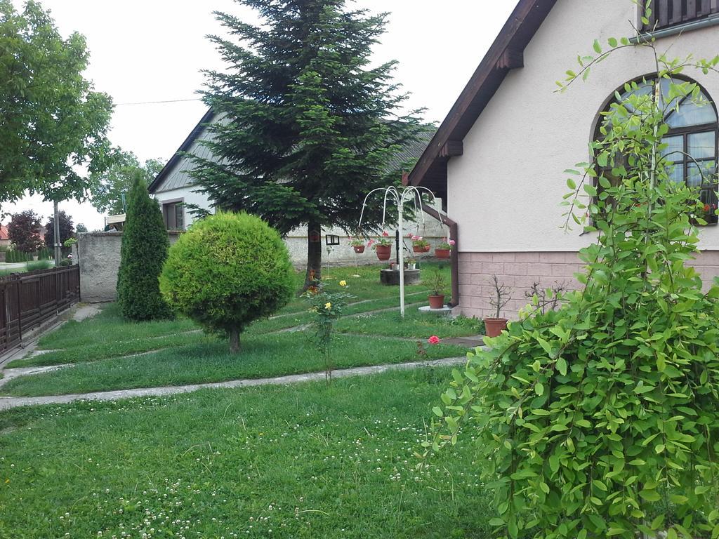Utulny Privat Velky Meder Exterior foto