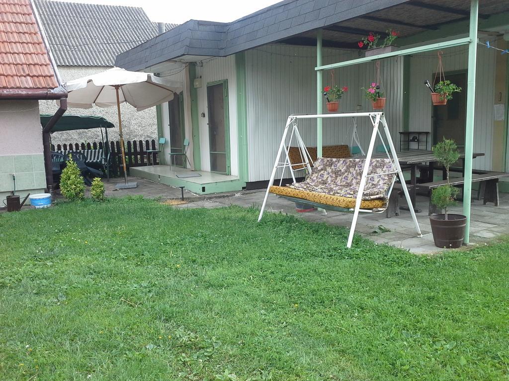 Utulny Privat Velky Meder Exterior foto