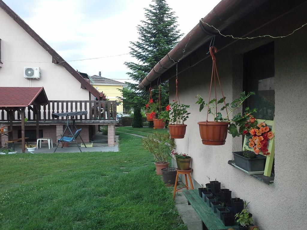 Utulny Privat Velky Meder Exterior foto