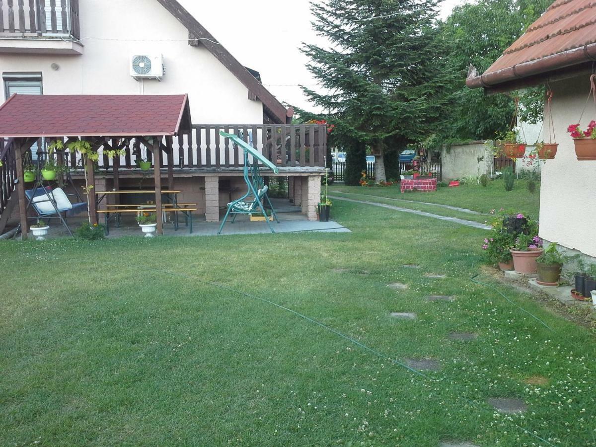 Utulny Privat Velky Meder Exterior foto